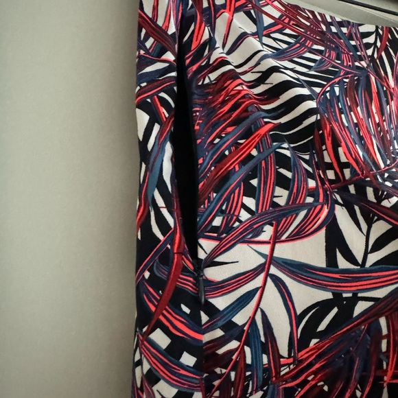 Tail Women's Curved Flounce 18'' Golf Skort Palm Isle/Night - Picture 3 of 3